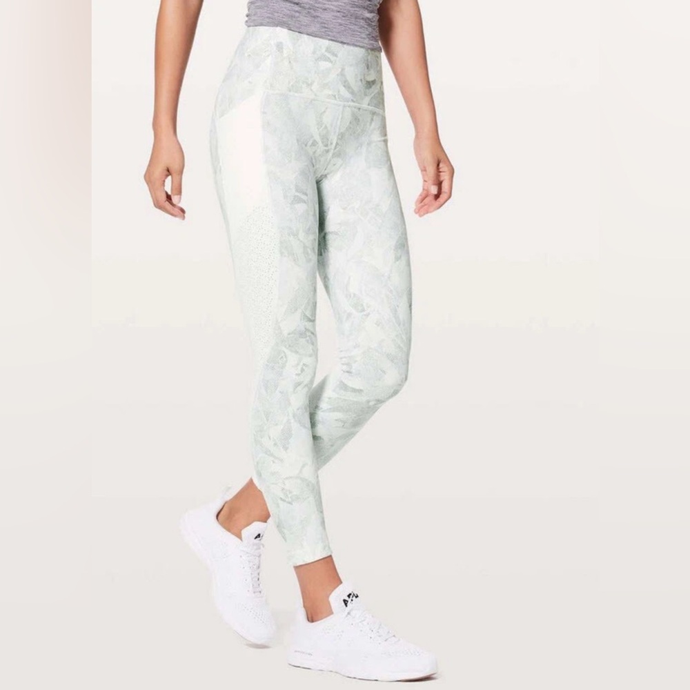 Lululemon Breezy Dot Tight 25" size 6 Jasmine White Multi Yoga Gym Pant